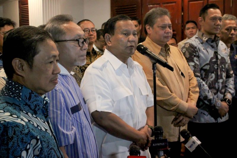 Ketua Umum Partai Gerindra mengumumkan nama Gibran Rakabuming Raka menjadi cawapres yang akan mendampinginya di Pilpres 2024