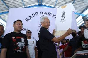 Lewat Sablon Kaus Gratis, Relawan Galang Dukungan Menangkan Ganjar-Mahfud
