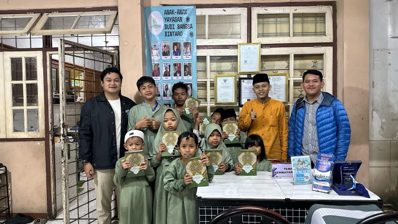 50 mushaf Al-Qur'an didistribusikan langsung oleh para pengurus dan anggota TIDAR Tangsel kepada Masyarakat