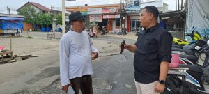Joko Santoso,SE Anggota DPRD Kab Serang Tinjau Jalan Kabupaten Rusak di Desa Cikande Permai