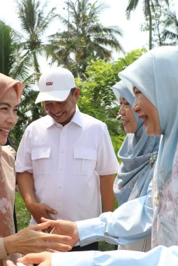 Kunjungi Desa Cikedung Mancak, Bupati Serang Ratu Zakiyah Ingin Tahu Kondisi Riil