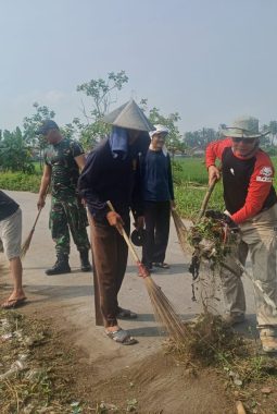 Pemdes Mekar Kondang Laksanakan Normalisasi Saluran Irigasi Tersier