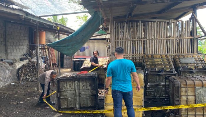 Pemasangan Garis Polisi di Lokasi Dugaan Praktik BBM Solar Ilegal di Wilayah Pejaten Kramatwatu