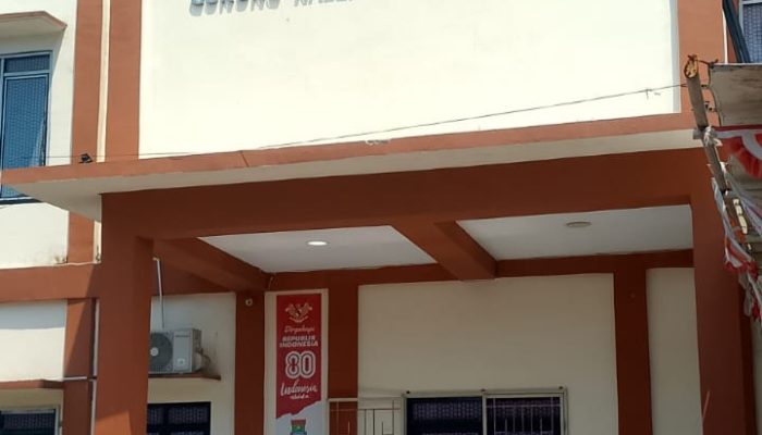 Dugaan Pungli Surat Waris di Desa Kandawati: Kades Kedapatan Pantau Kios Saat Izin Sakit