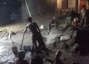 Kecewa Janji Manis Pemerintah, Warga Petir Bangun Jalan Pakai Uang Sendiri